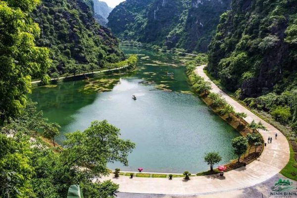 Tuyet Tinh Coc Bike Ride: Discover Vietnam’s Hidden Turquoise Gem on Two Wheels