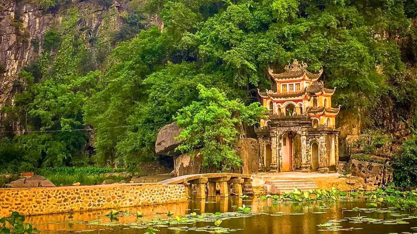 Shared Adventures, Personal Connections: The Joy of Small Group E-bike Cycling Ninh Binh