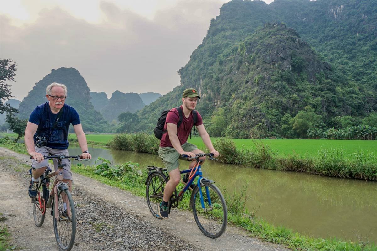 Ninh Binh Countryside Cycling Adventure: The Ultimate Guide to Vietnam’s Majestic Karst Valleys