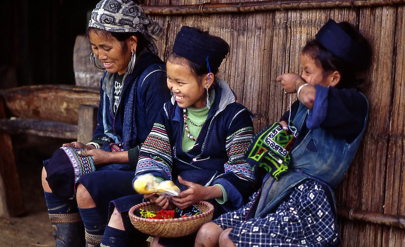 Kaleidoscope of the Highlands: Sapa to Bac Ha Cycling Tour: Discover Vibrant Ethnic Minority Markets