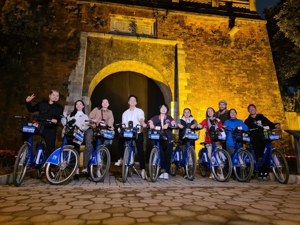 Hanoi Night Cycling Tour: Illuminated Capital on Two Wheels