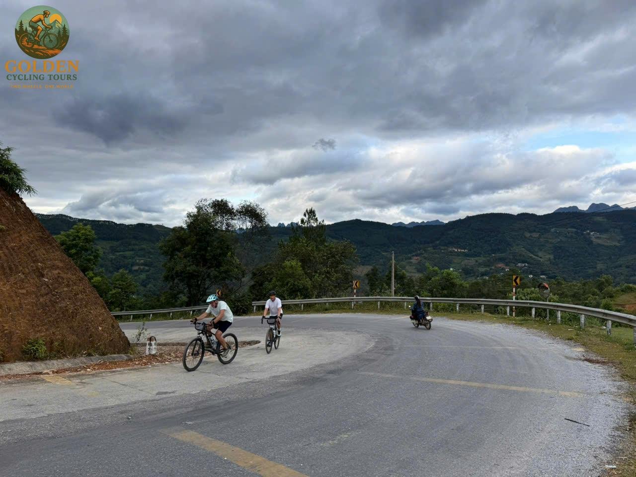 4-Day Ha Giang Loop Cycling Tour: Dong Van, Meo Vac & Du Gia
