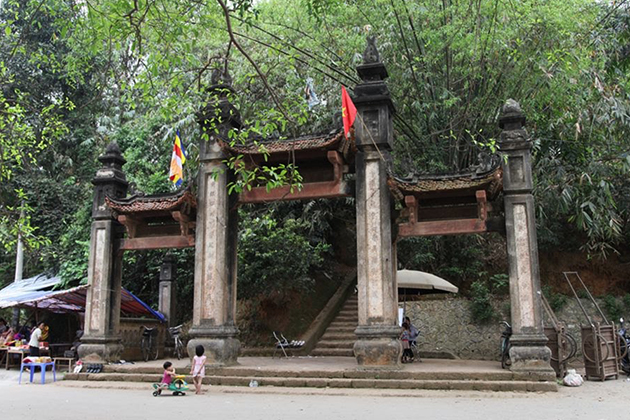 Tay Phuong Pagoda Hanoi Cycling