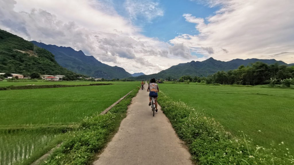 Easy Cycling Routes in Mai Chau: Discover Vietnam’s Countryside at Your Own Pace