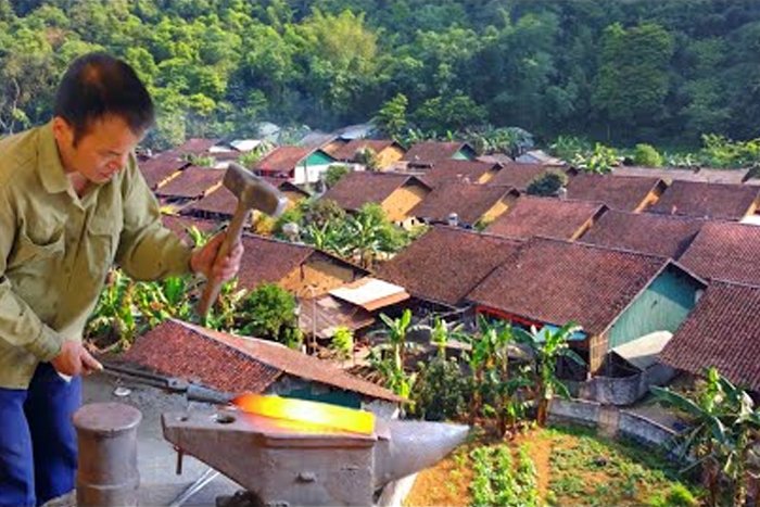 1764649220_Phuc-Sen-forging-village.jpg