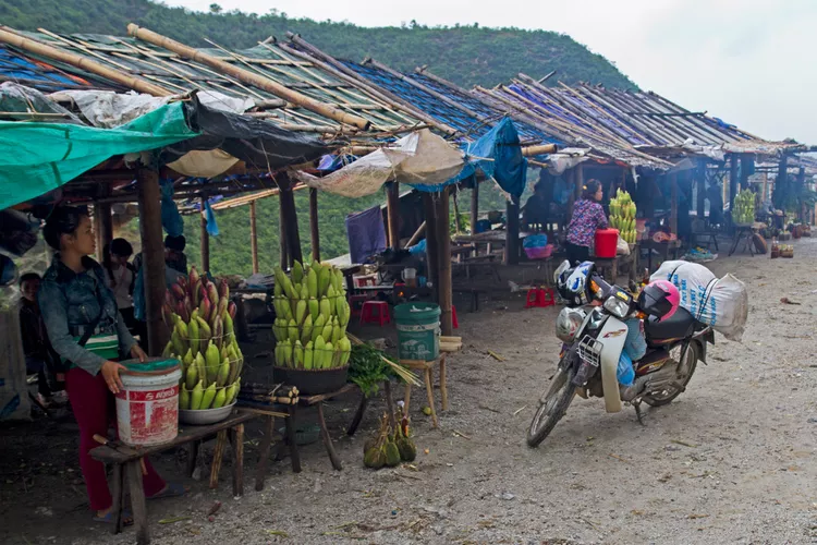 Vietnam Cycling Tour of the Red River Delta 4 Days