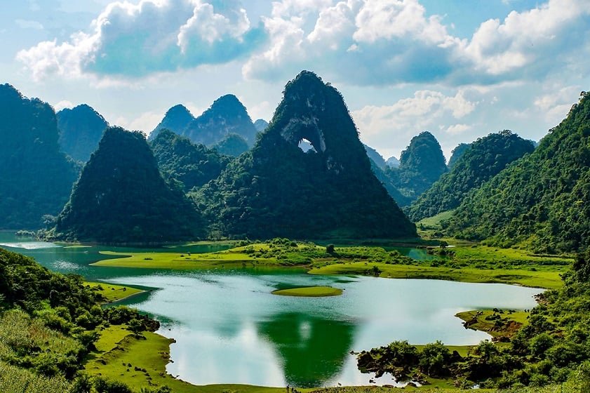Unveiling the Hidden Gems: The Complete Guide to a Cao Bang Guided E-Bike Trip