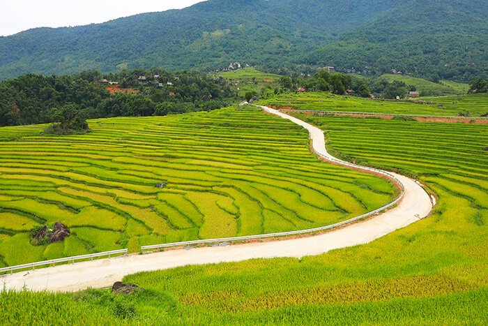 Cascades and Currents: The Ultimate Guide to a Pu Luong Waterfall E-bike Adventure