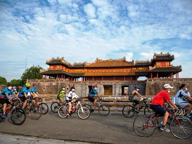 1784540248_high-net-worth-athletes-premium-carbon-vietnam-road-bike-cycling-holidays.jpg