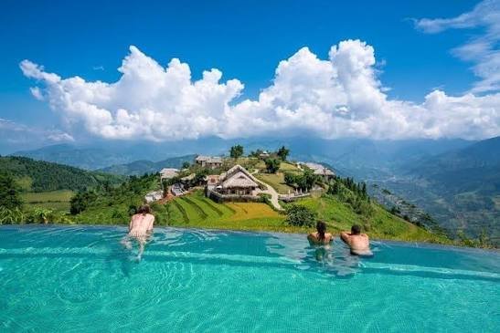 1784772255_corporate-executives-retreat-elite-teambuilding-on-vietnam-cycling-luxury-tours.jpg