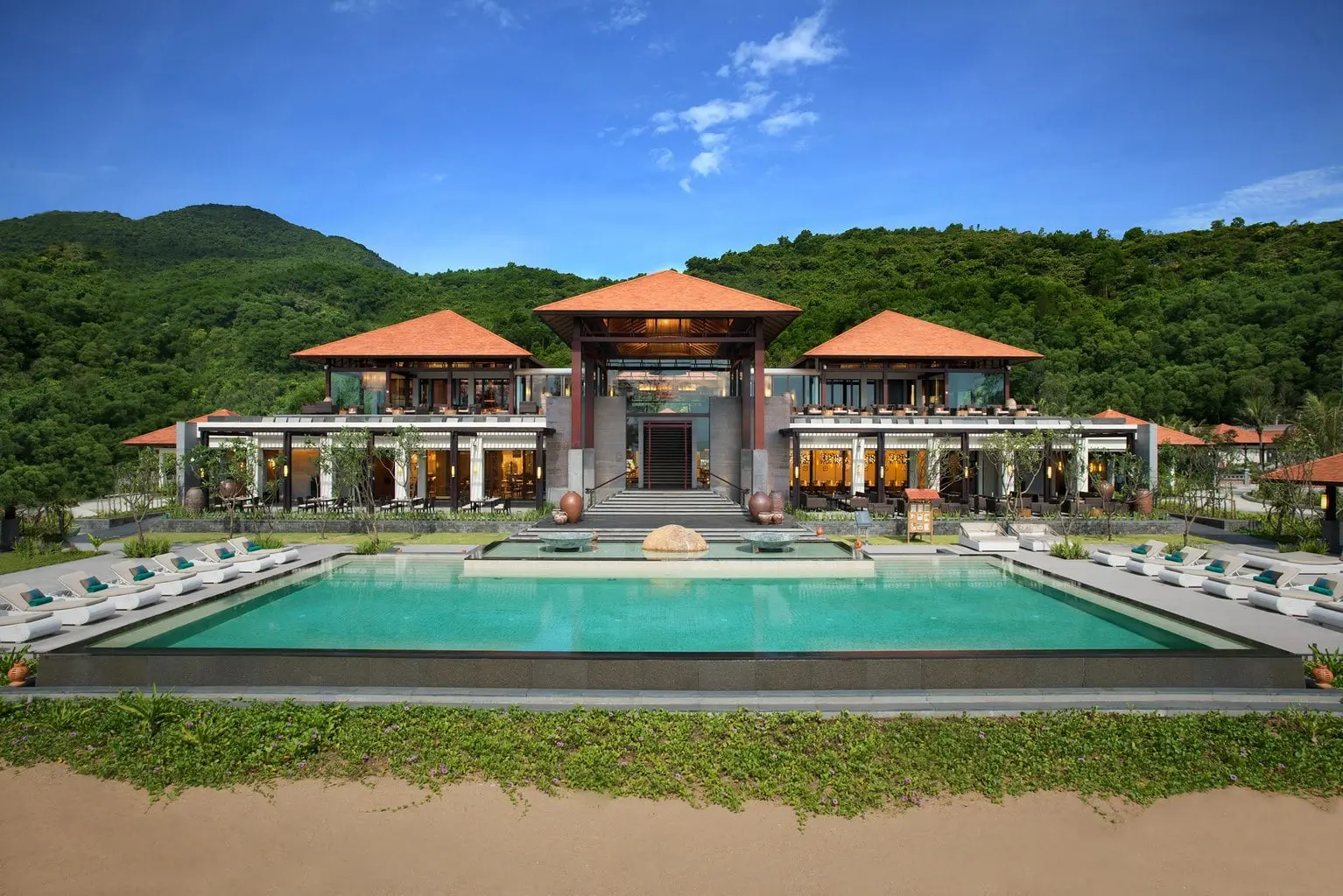 1784854958_completely-tailored-to-your-pace-bespoke-vietnam-cycling-luxury-tours.webp