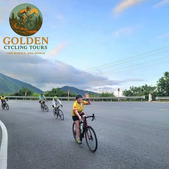 1785297407_scenic-oceanside-roads-road-bike-cycling-holidays-saigon-to-nha-trang.jpg