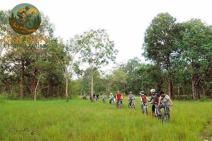 1785477281_fully-escorted-journeys-hassle-free-cycling-luxury-tours-ho-chi-minh-to-hue.jpg
