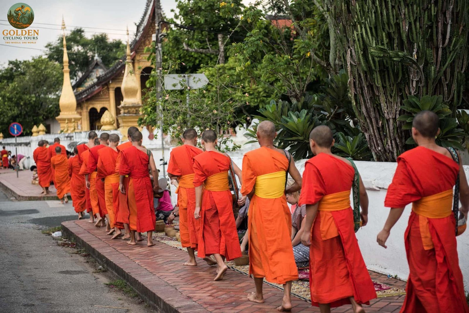 1786073457_explore-luang-prabang-temples-with-elite-laos-cycling-luxury-tours.jpg