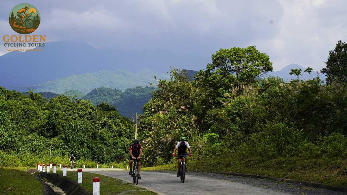 1787036671_family-friendly-e-bike-cycling-tours-north-vietnam-mai-chau-pu-luong.jpg