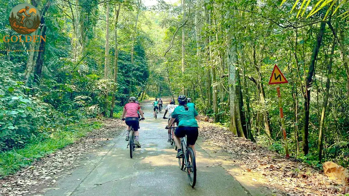 1787050978_fully-guided-e-bike-cycling-tours-north-vietnam-for-all-fitness-levels.webp