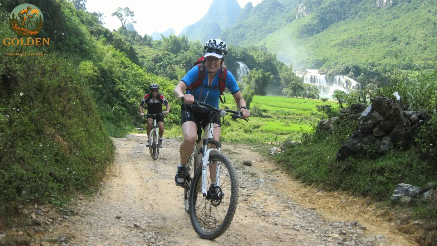 1787051460_refreshing-e-bike-tours-moc-chau-tea-hills-valleys-north-vietnam.webp