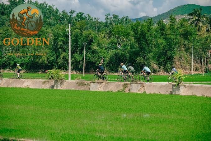 1787052436_e-bike-cycling-tours-north-vietnam-glide-over-steep-mountain-ridges-with-ease.jpg