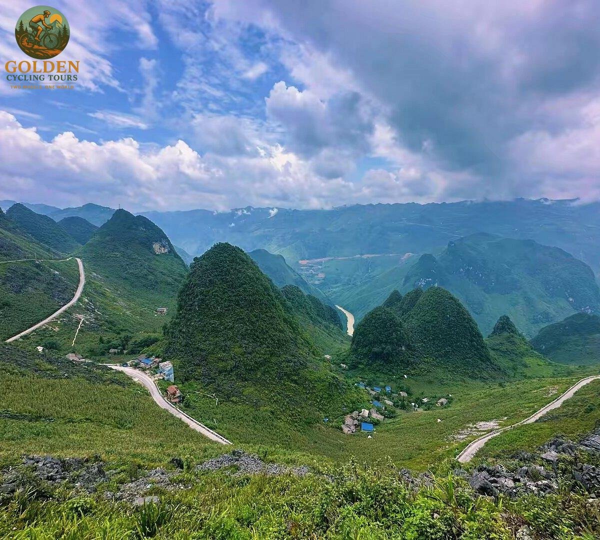 1787157974_conquer-the-northern-vietnam-alpine-loop-road-bike-cycling-holidays.jpg